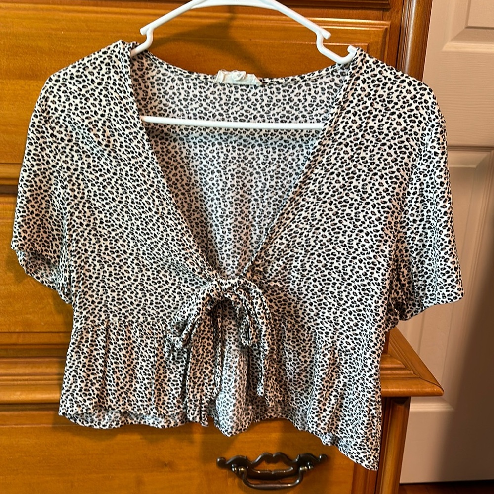 LA hearts cheetah print crop top tie front ruffle bottom